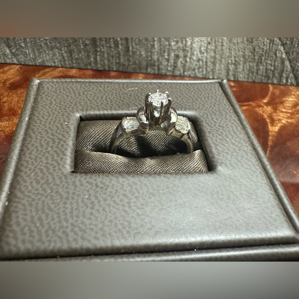 Wedding ring with natural diamonds ( Au750) 18k.